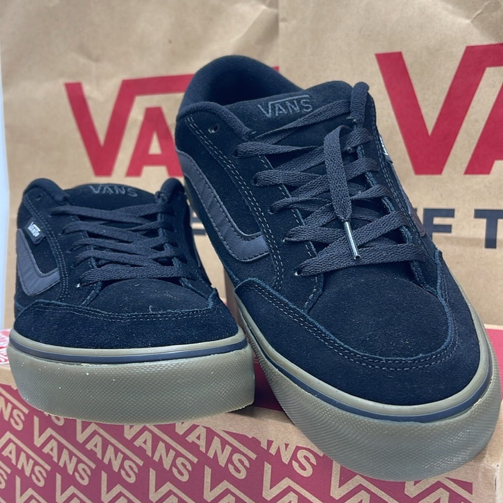Vans WMNS Bearcat Black/Dark Gum
VN000DT239L
Sneakers - Picture 6 of 16